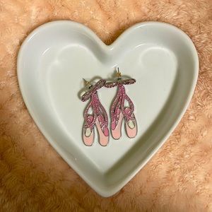 Ballet core point shoe earrings. Dangle earrings with pink diamond bows.